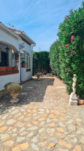 Xalet Azul, your secret garden in L'Escala